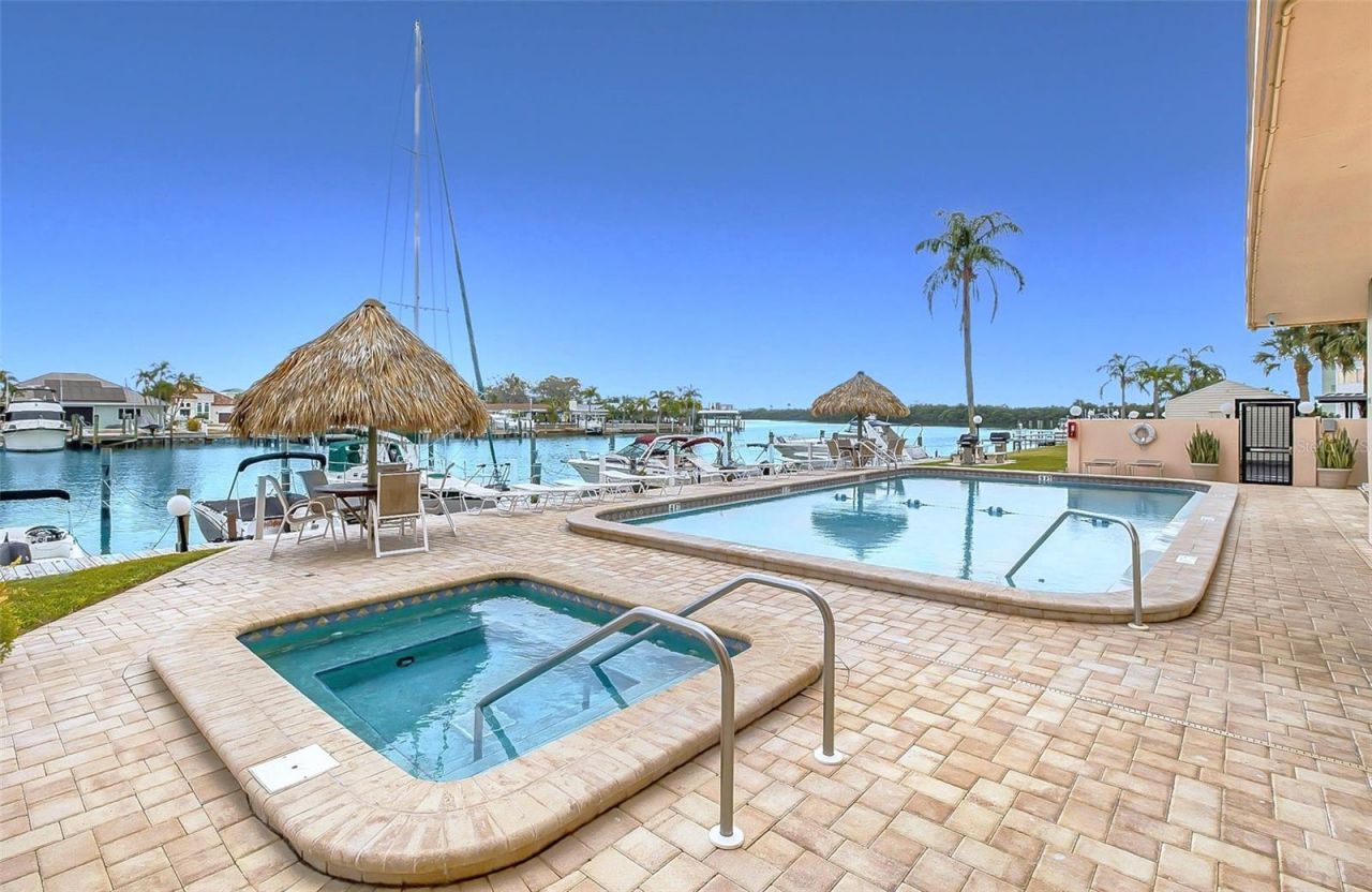 51 Island Way, Unit 108, Clearwater Beach, FL 33767 Photo
