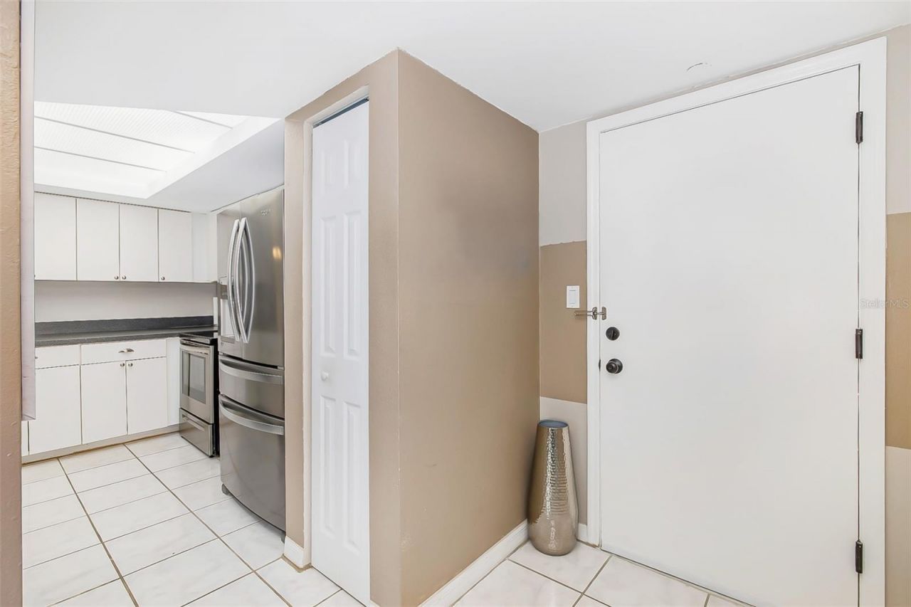 51 Island Way, Unit 108, Clearwater Beach, FL 33767 Photo