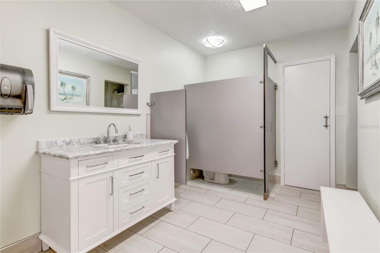 51 Island Way, Unit 108, Clearwater Beach, FL 33767 Photo