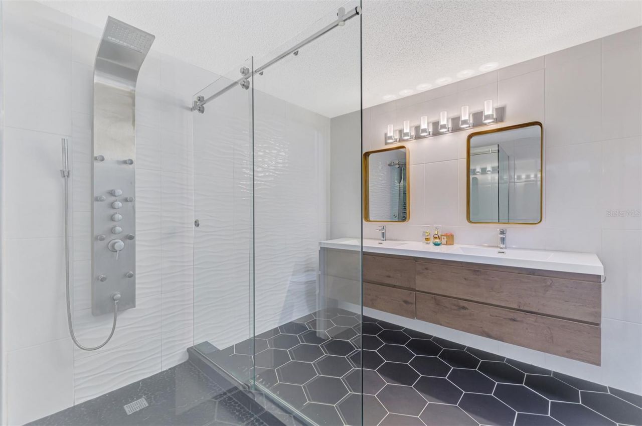 5303 Hidden Harbor Road, Sarasota, FL 34242 Photo