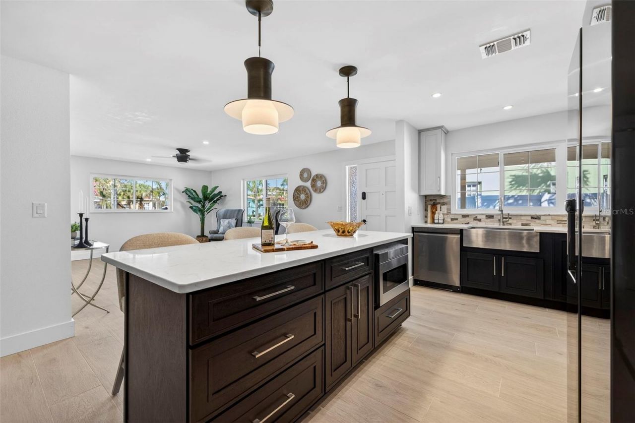 16611 Gulf Boulevard, North Redington Beach, FL 33708 Photo