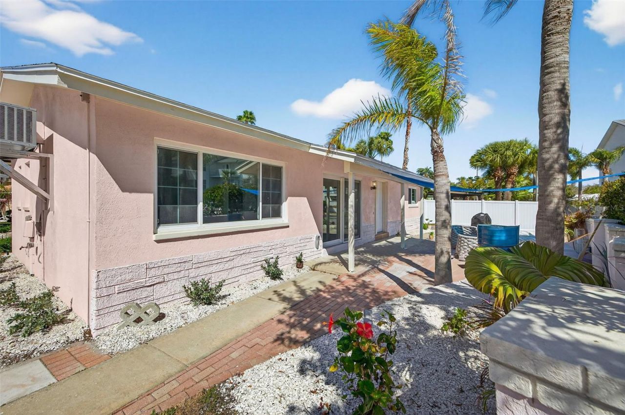 16611 Gulf Boulevard, North Redington Beach, FL 33708 Photo
