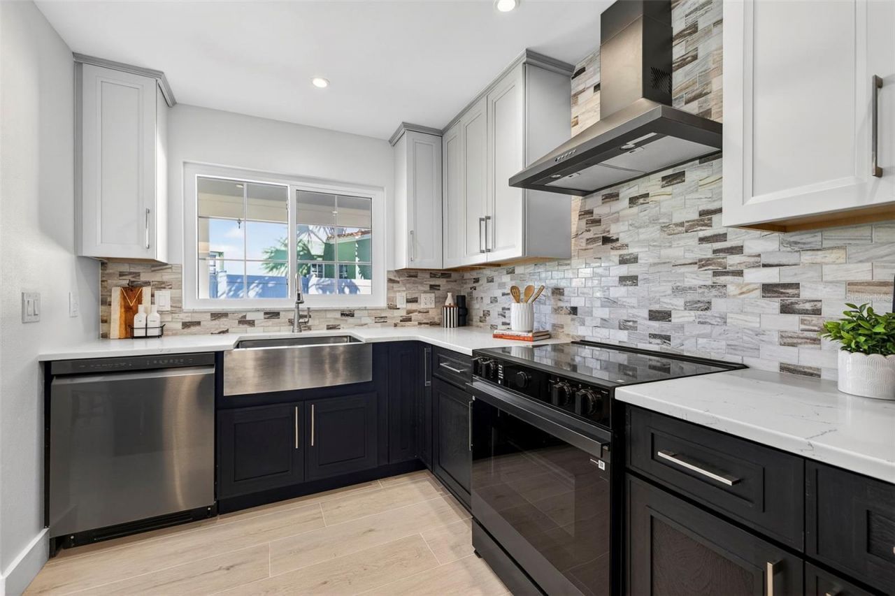 16611 Gulf Boulevard, North Redington Beach, FL 33708 Photo