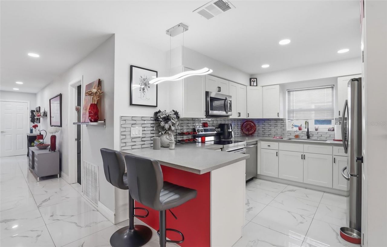 5718 18th Avenue N, Saint Petersburg, FL 33710 Photo