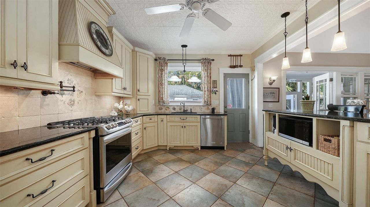 1751 Floyd Street, Sarasota, FL 34239 Photo