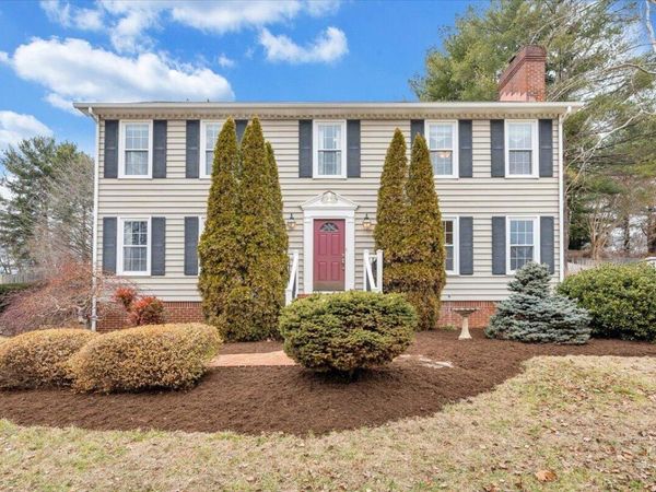 302 Ivy LN , Daleville, VA 24083