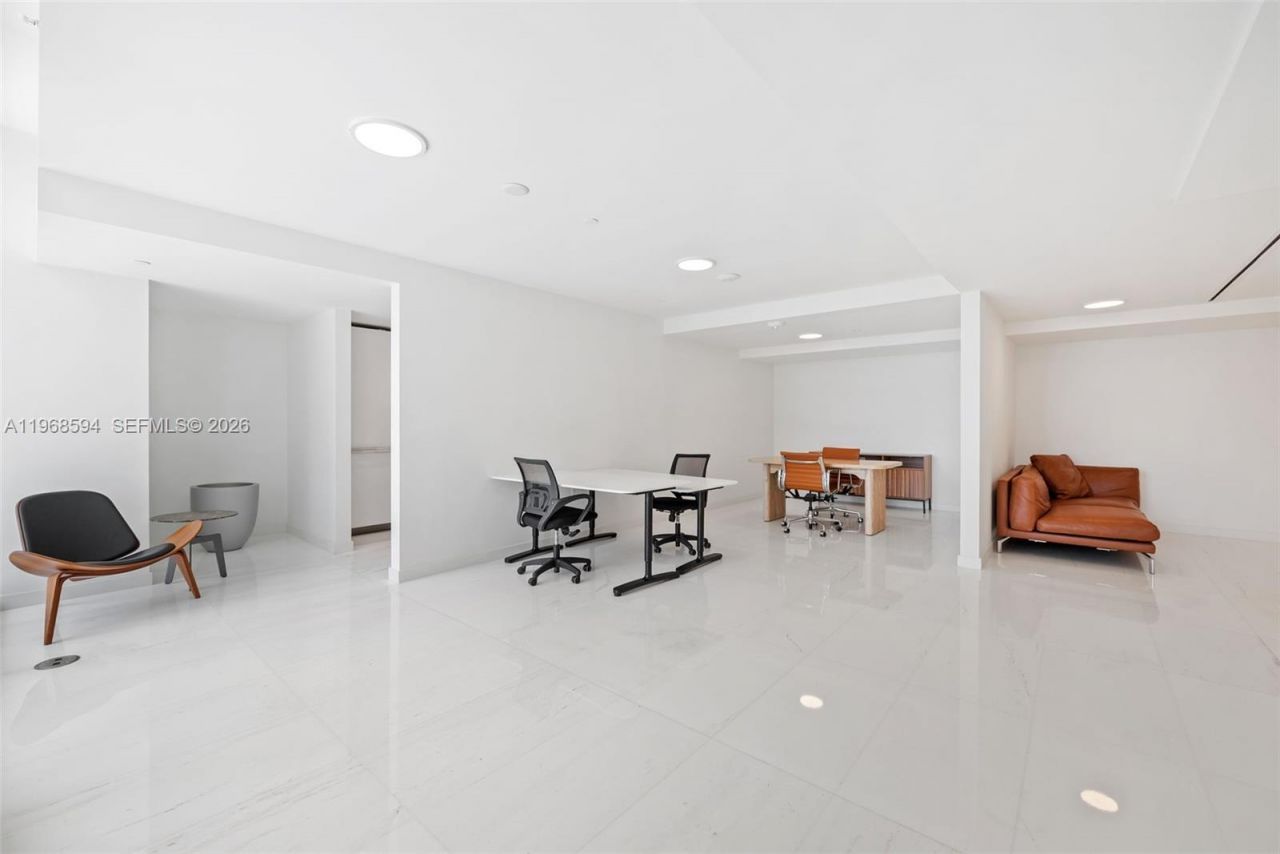 300 Biscayne Blvd Way, Unit 303, Miami, FL 33131 Photo