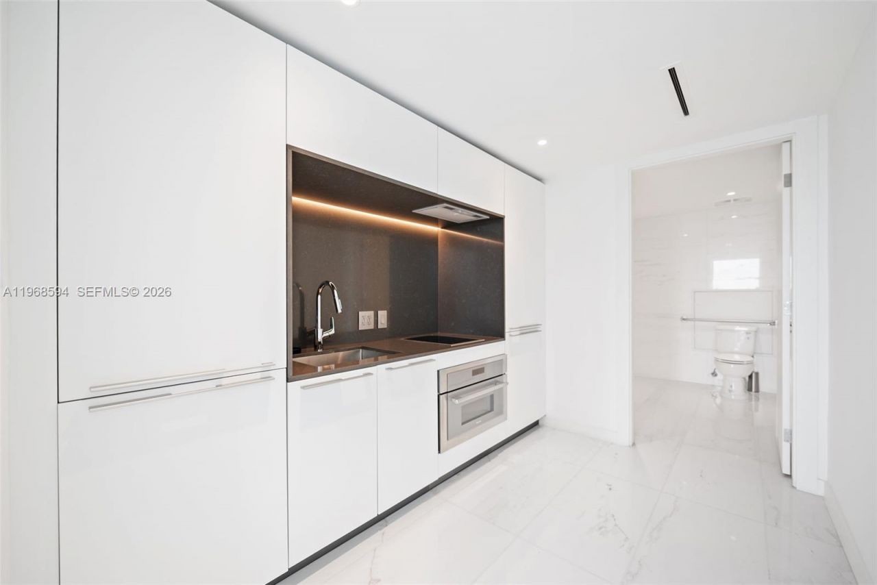 300 Biscayne Blvd Way, Unit 303, Miami, FL 33131 Photo