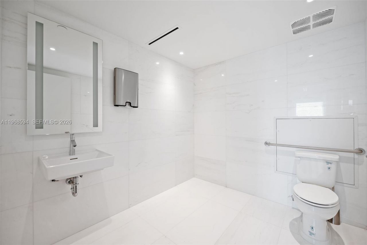 300 Biscayne Blvd Way, Unit 303, Miami, FL 33131 Photo