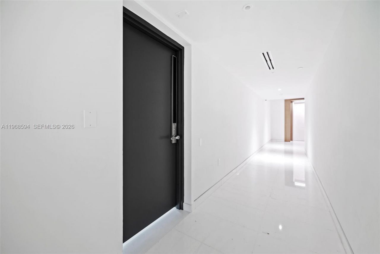 300 Biscayne Blvd Way, Unit 303, Miami, FL 33131 Photo