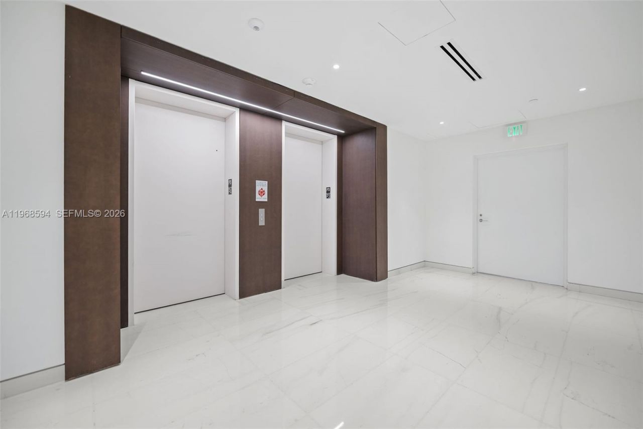 300 Biscayne Blvd Way, Unit 303, Miami, FL 33131 Photo