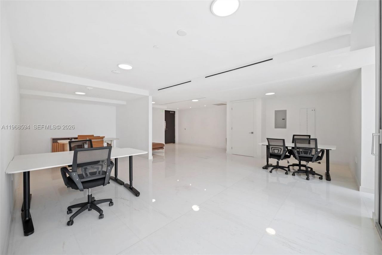 300 Biscayne Blvd Way, Unit 303, Miami, FL 33131 Photo