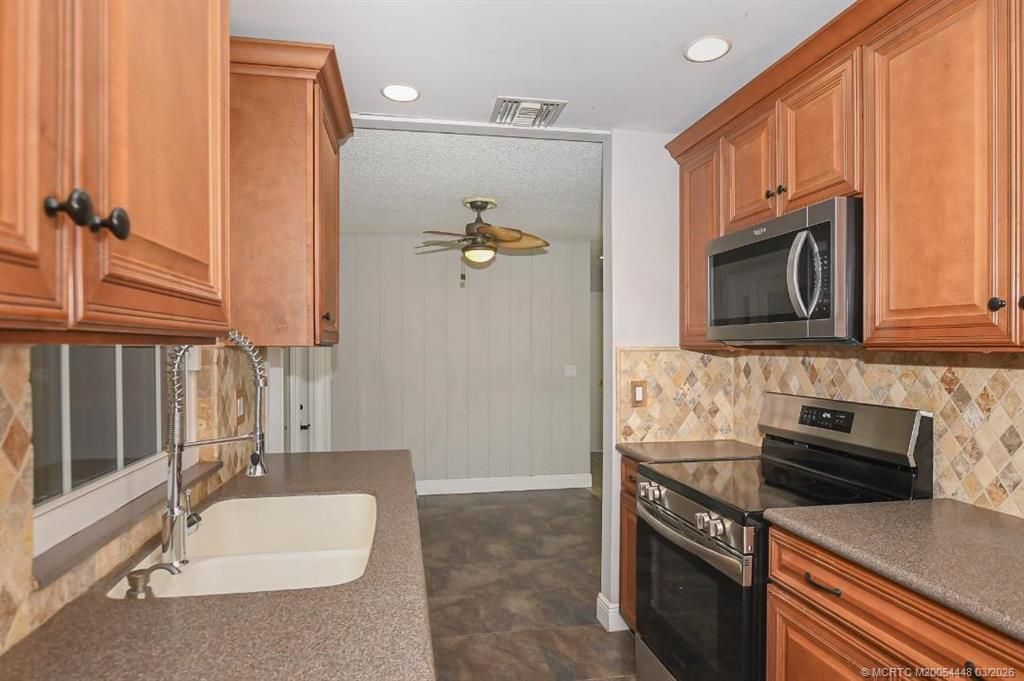 1365 SW Gastador Avenue, Port Saint Lucie, FL 34953 Photo