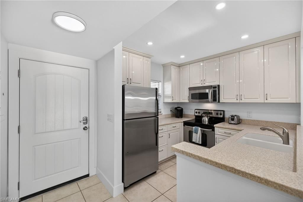 801 River Point Dr, Unit 206A, Naples, FL 34102 Photo