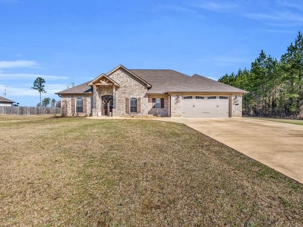189 Frye Cir, Caledonia, MS 39740