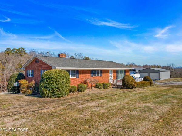 1076 Gay St, Dandridge, TN 37725