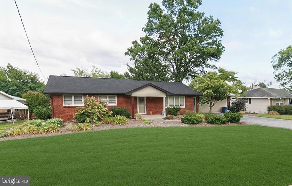 295 Rhonda Drive, York, PA 17408 Main Photo