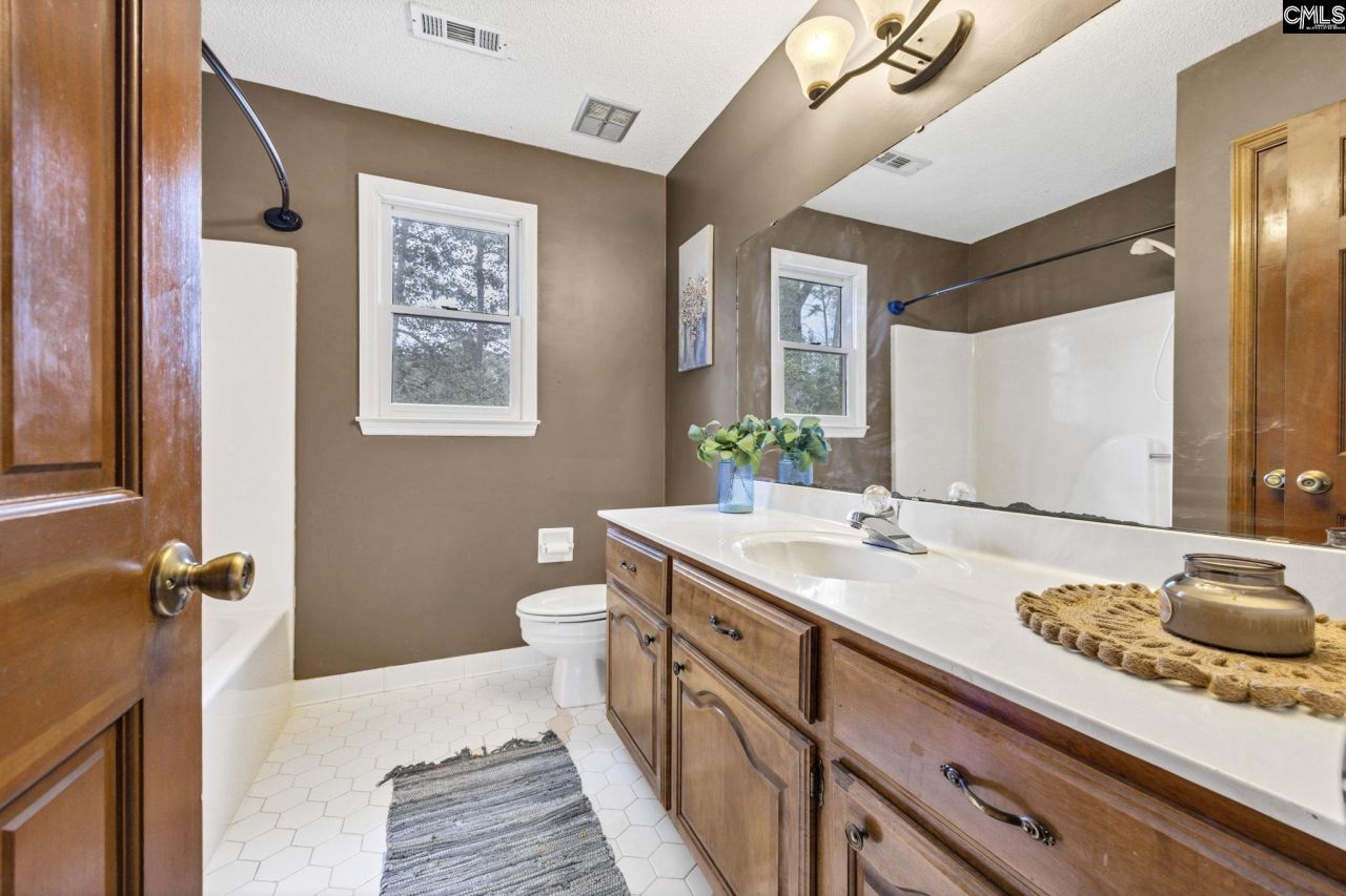 702 Archers Lane Photo 38