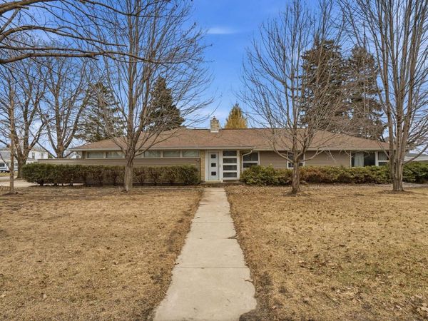 115 N LINN Avenue, New Hampton, IA 50659