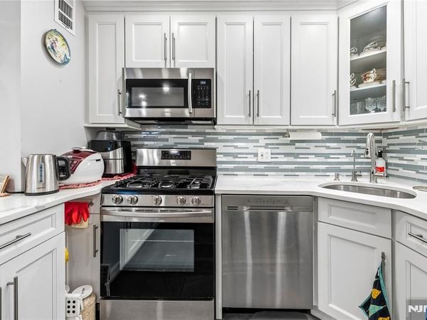 555 North Avenue 6N, Unit 6N, FORT LEE, NJ 07024