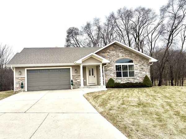 6183 S 40th STREET, Greenfield, WI 53221