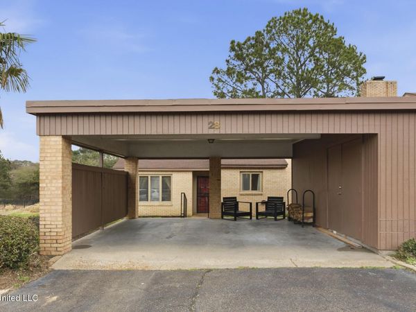 28 Park Crest Place, Jackson, MS 39211