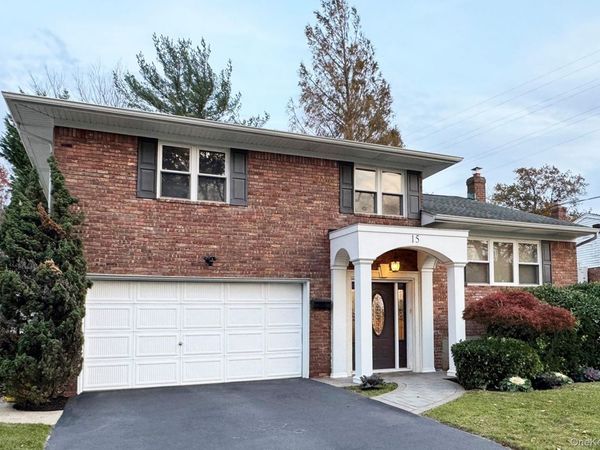 15 Lafayette Drive, Woodmere, NY 11598