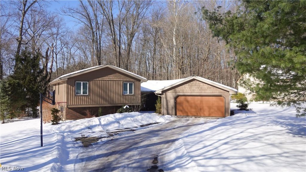 8266 Pebble Creek Court, Chagrin Falls, OH 44023 Main Photo