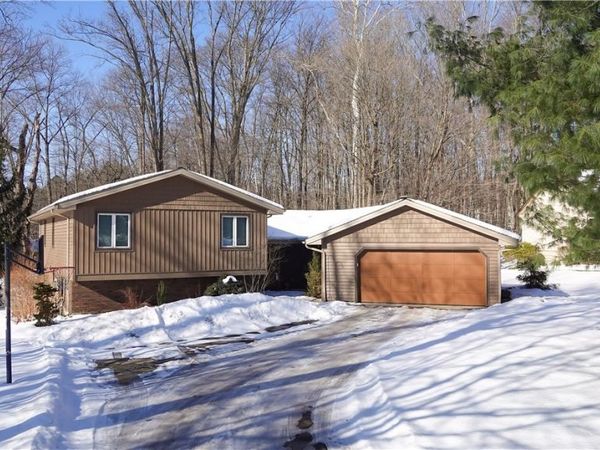 8266 Pebble Creek Court, Chagrin Falls, OH 44023