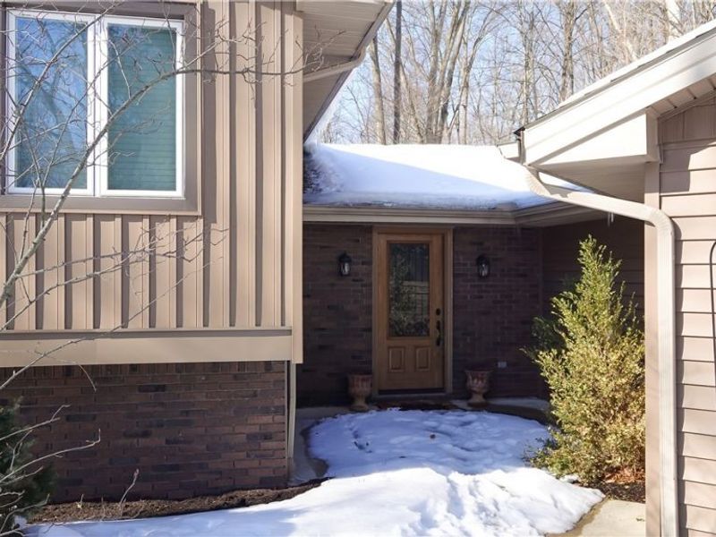 8266 Pebble Creek Court, Chagrin Falls, OH 44023 Photo 3