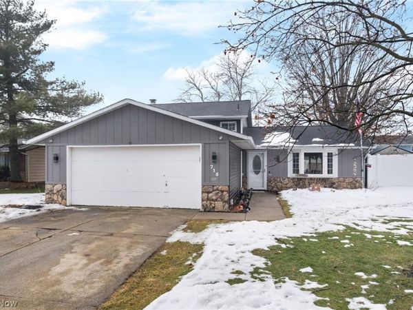715 Carol Lane, Elyria, OH 44035