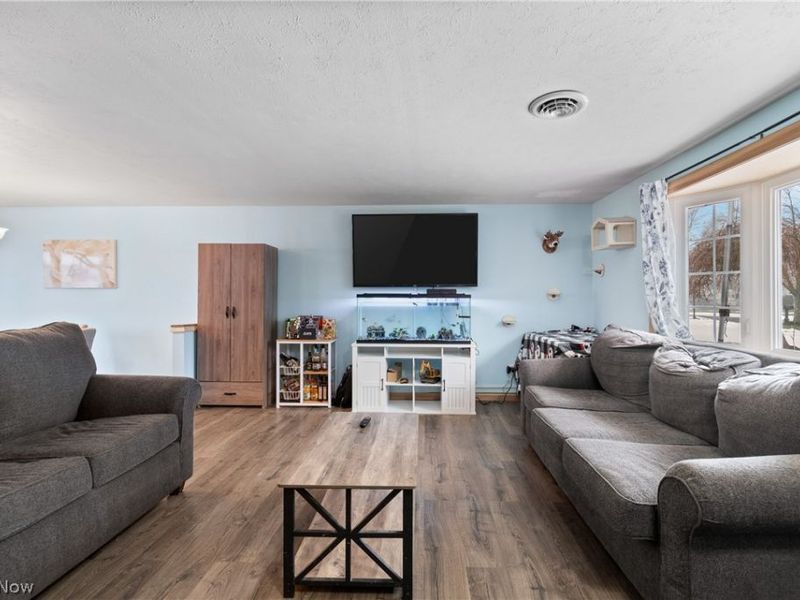 715 Carol Lane, Elyria, OH 44035 Photo 4