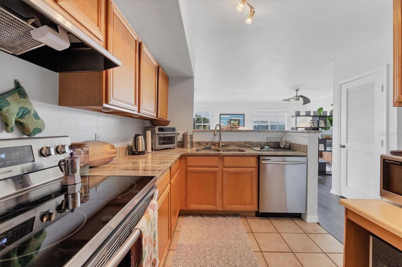 2950 Viscaya Place, Unit 108, Sarasota, FL 34237 Photo