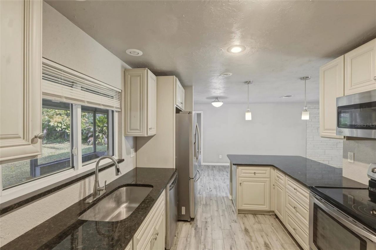 1125 Danny Dr, Sarasota, FL 34243 Photo