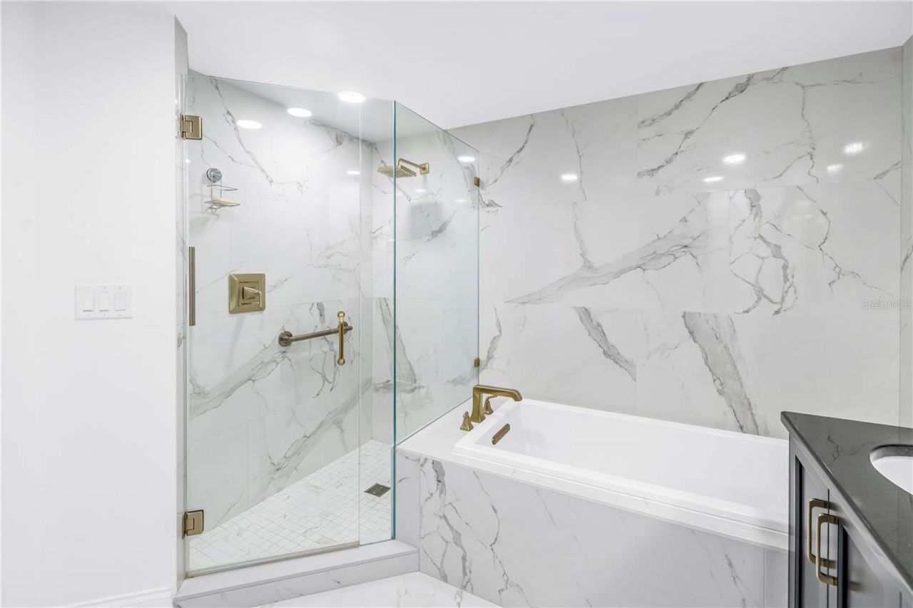 4737 Dolphin Cay Lane S, Unit 401, Saint Petersburg, FL 33711 Photo