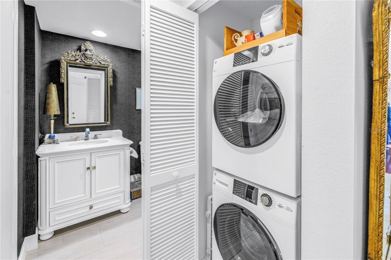 4737 Dolphin Cay Lane S, Unit 401, Saint Petersburg, FL 33711 Photo