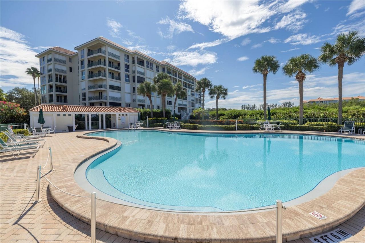 4737 Dolphin Cay Lane S, Unit 401, Saint Petersburg, FL 33711 Photo