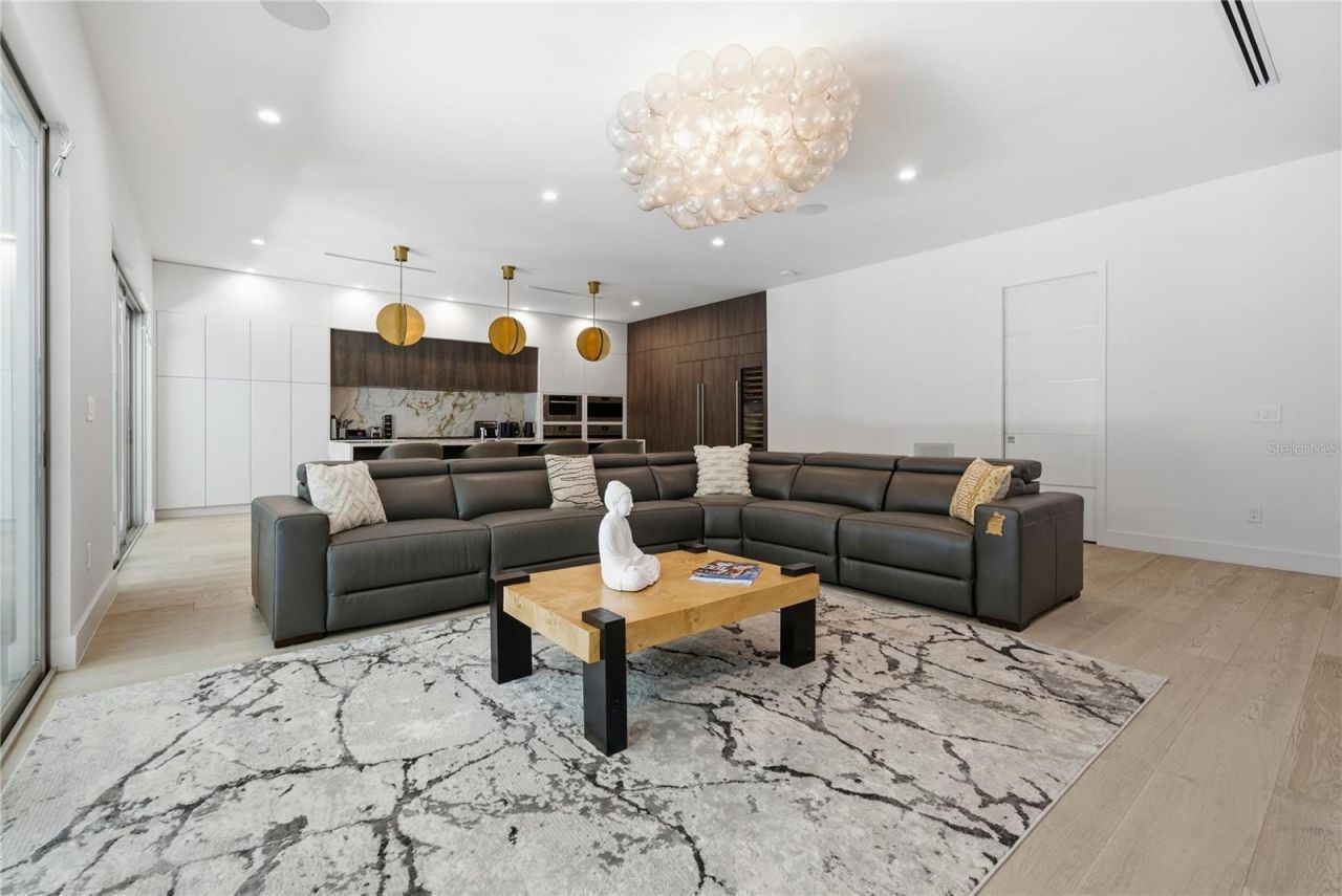 814 S Davis Boulevard, Tampa, FL 33606 Photo