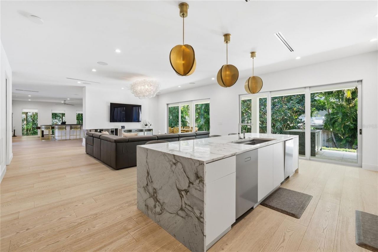 814 S Davis Boulevard, Tampa, FL 33606 Photo