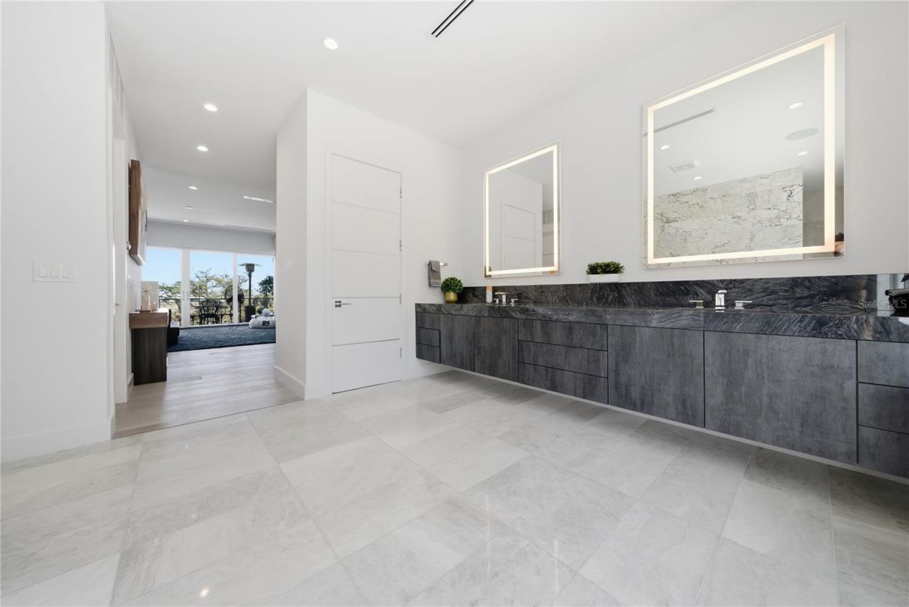 814 S Davis Boulevard, Tampa, FL 33606 Photo