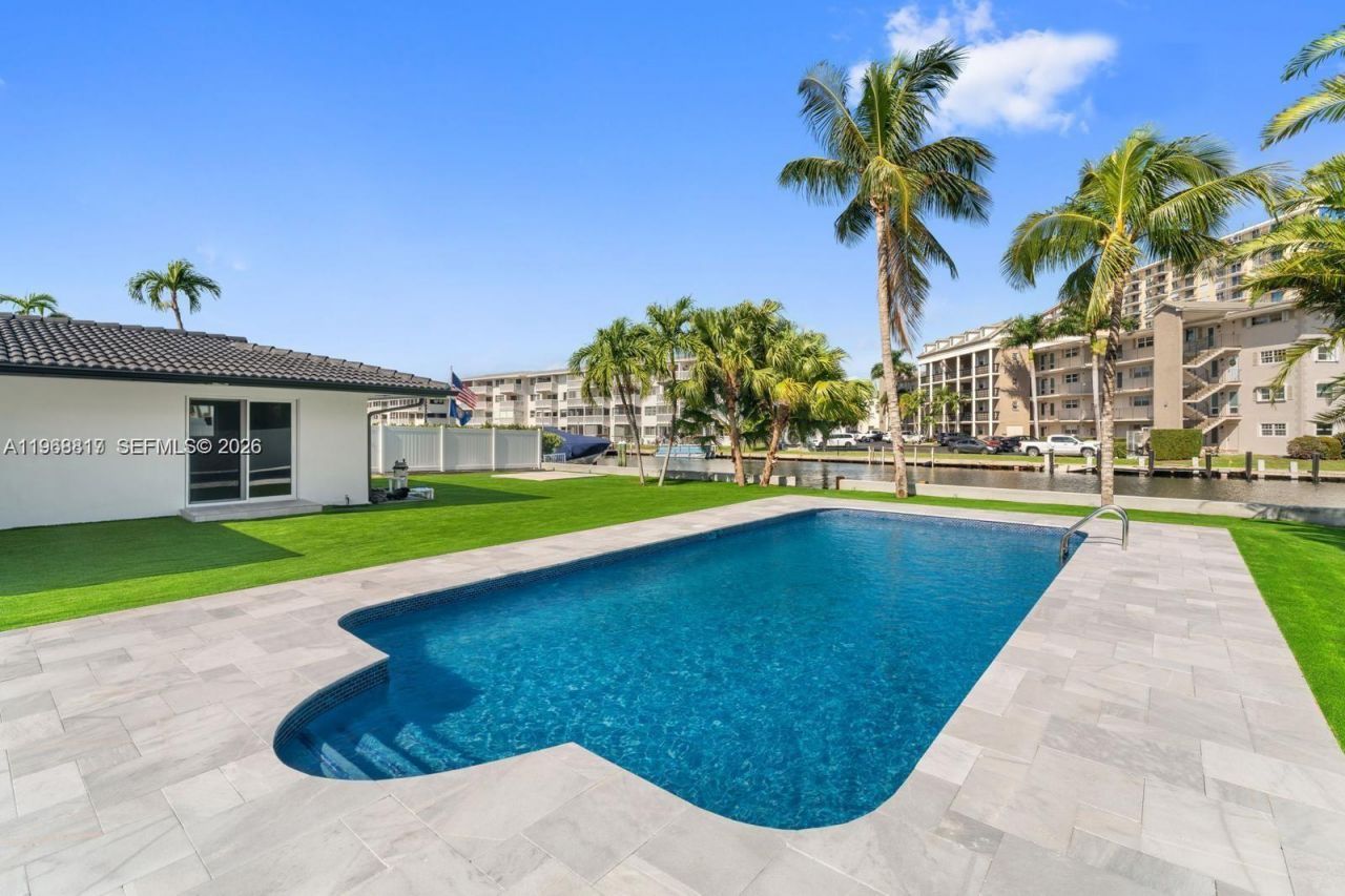 430 Tamarind Dr , Hallandale Beach, FL 33009 Photo