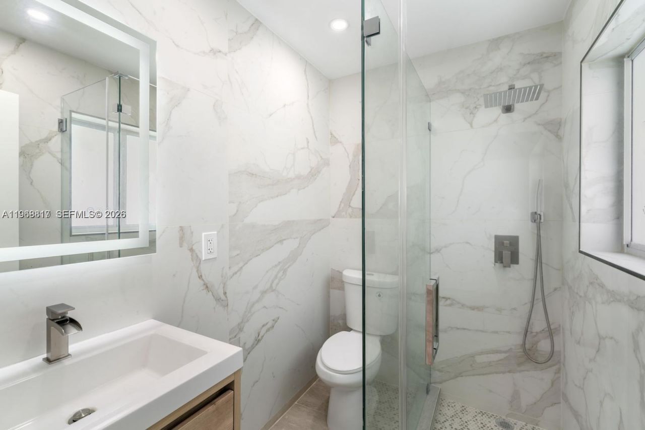 430 Tamarind Dr , Hallandale Beach, FL 33009 Photo