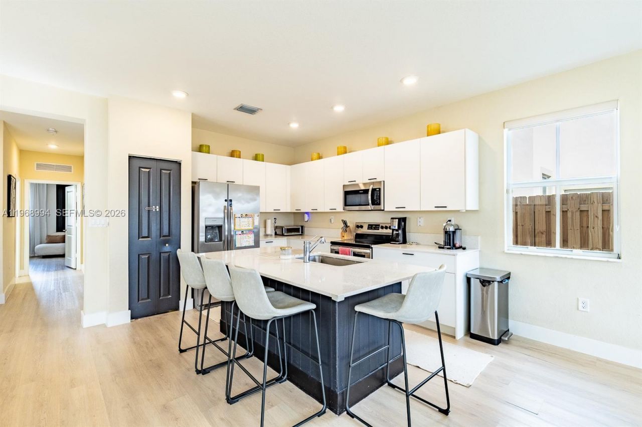 2370 NW 131st Cir, Miami, FL 33167 Photo