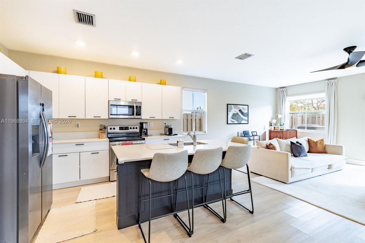 2370 NW 131st Cir, Miami, FL 33167 Photo