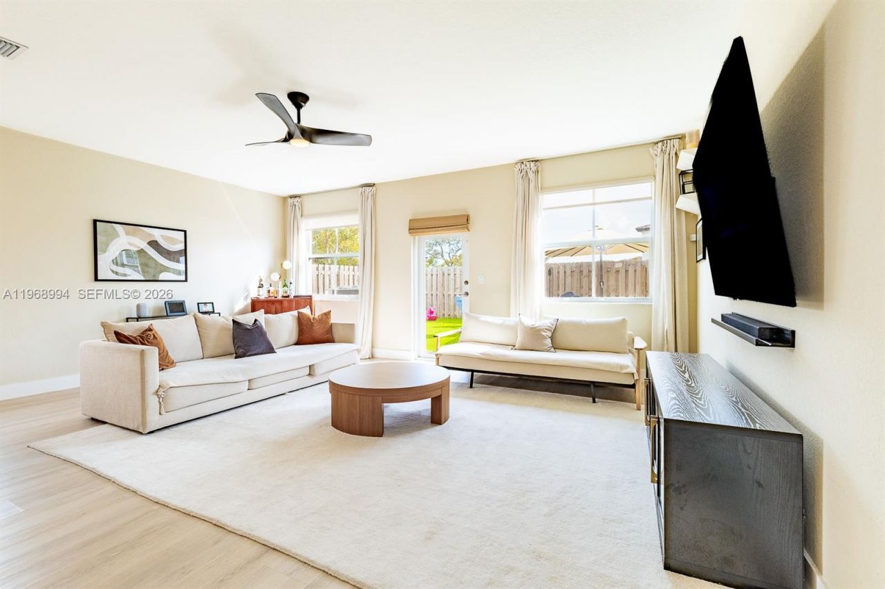 2370 NW 131st Cir, Miami, FL 33167 Photo