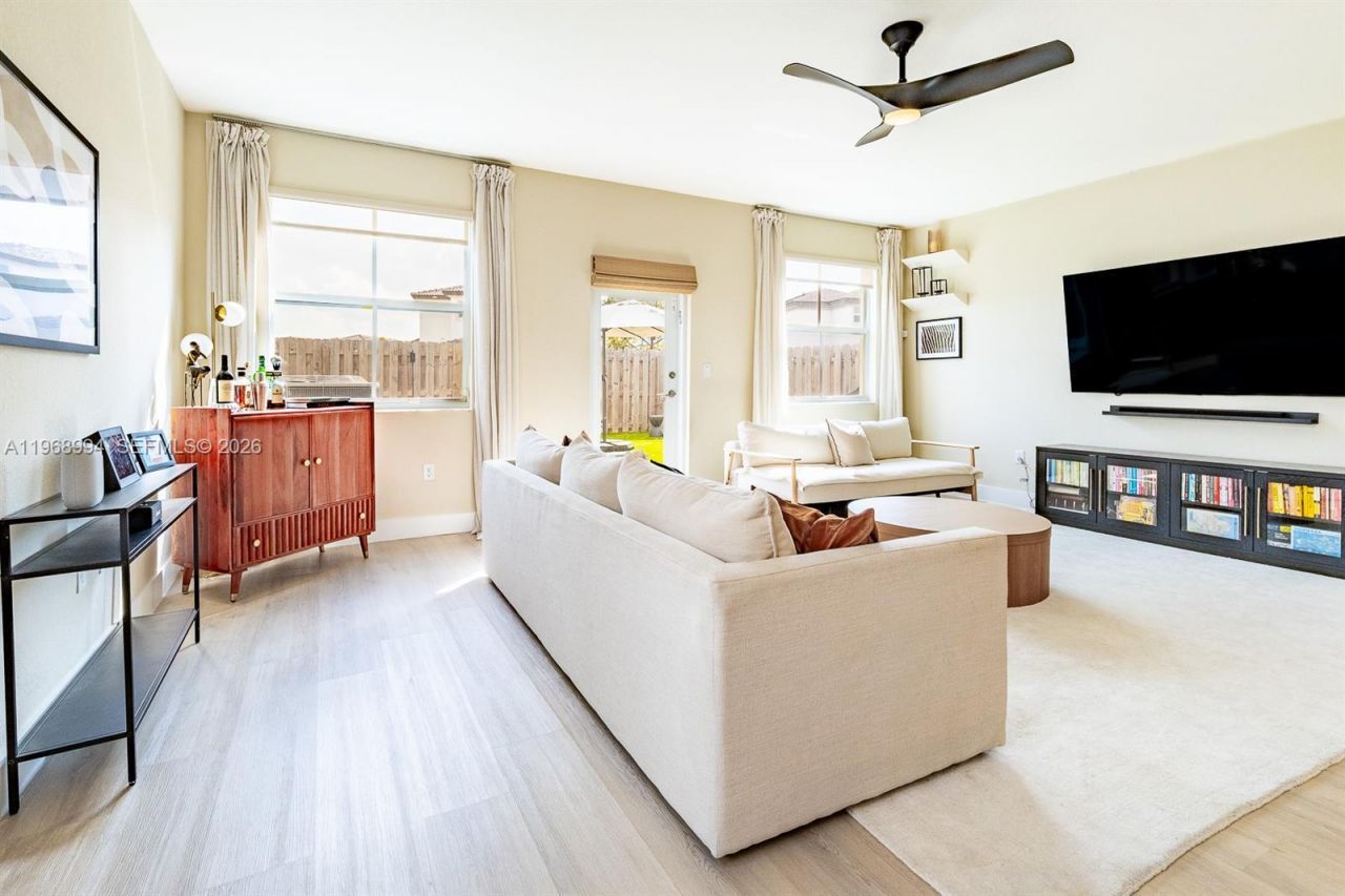 2370 NW 131st Cir, Miami, FL 33167 Photo