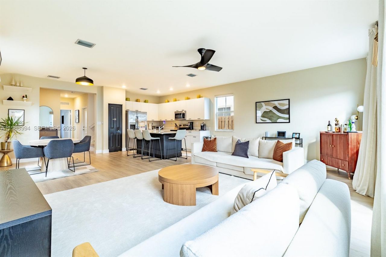 2370 NW 131st Cir, Miami, FL 33167 Photo