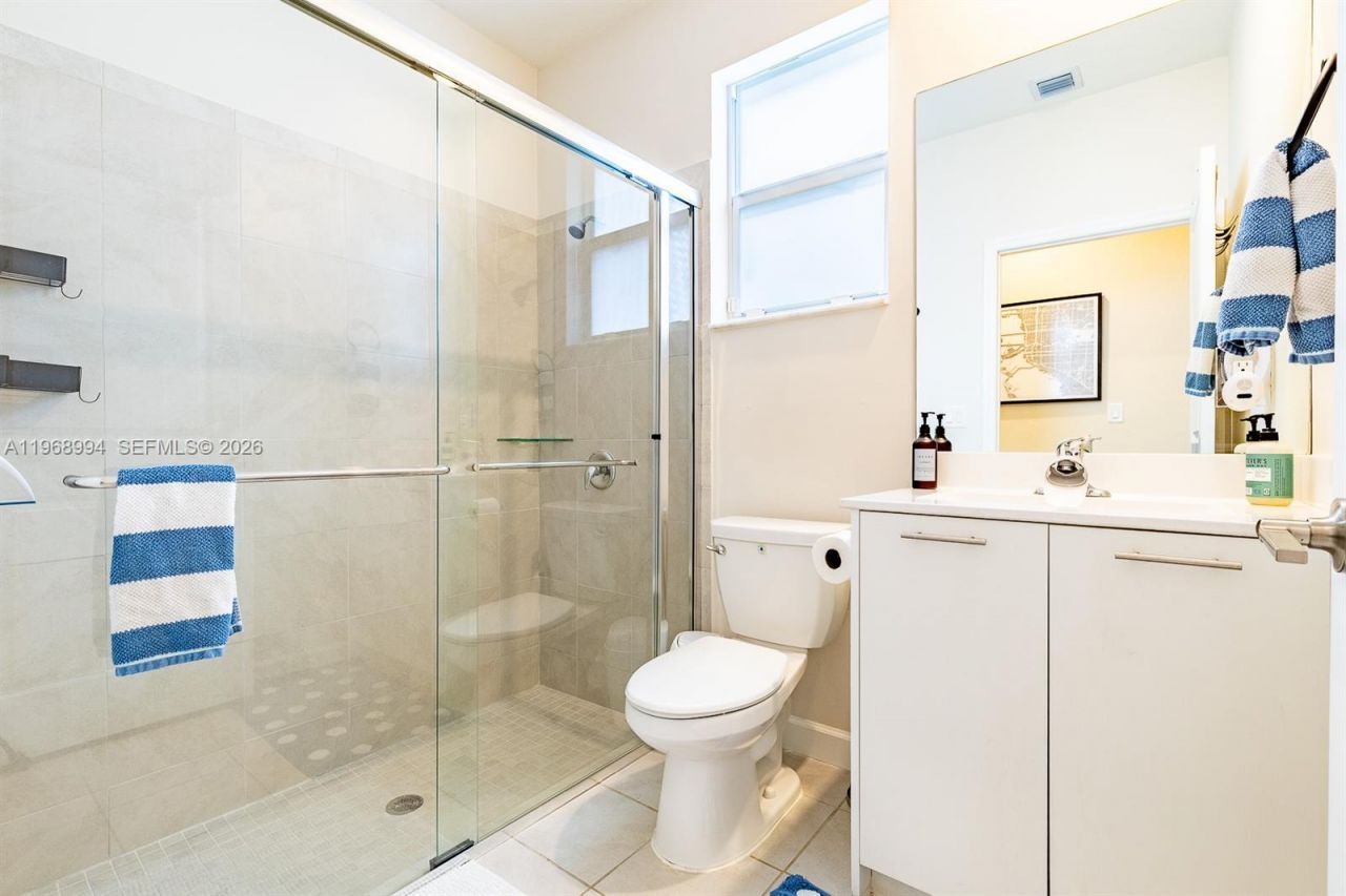 2370 NW 131st Cir, Miami, FL 33167 Photo