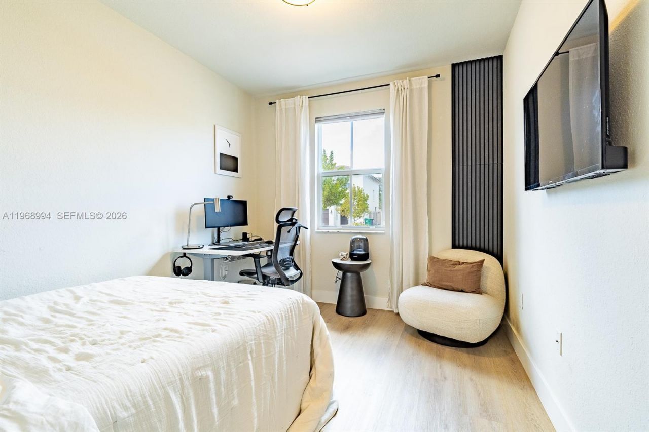 2370 NW 131st Cir, Miami, FL 33167 Photo