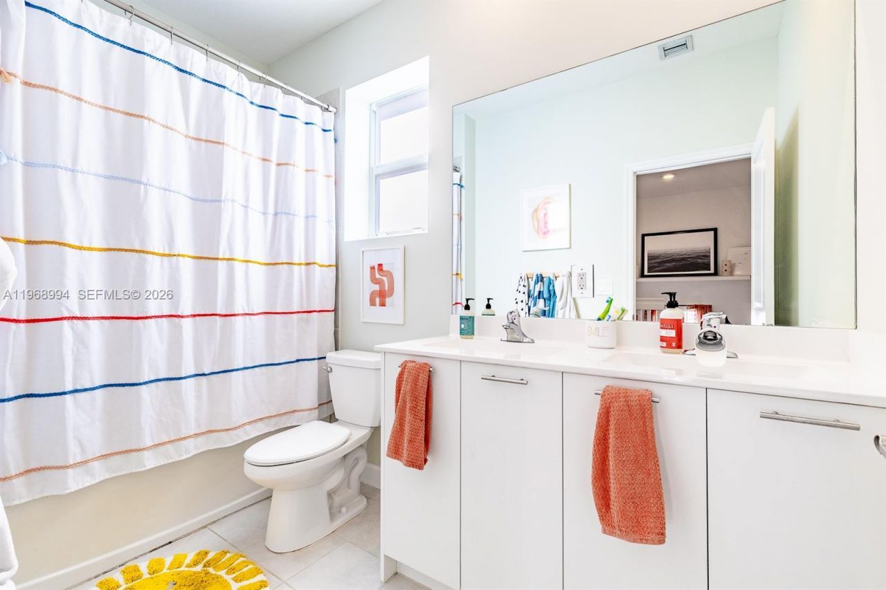 2370 NW 131st Cir, Miami, FL 33167 Photo